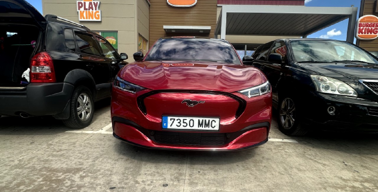 Experimentando la Movilidad Eléctrica: Ford Mustang Mach-E en Acción