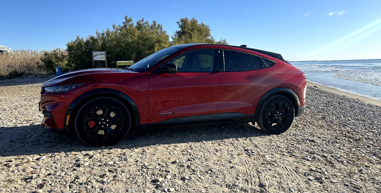 Ford Mustang Mach-E Rango Extendido: Prueba de Autonomía y Confort en Viaje Largo