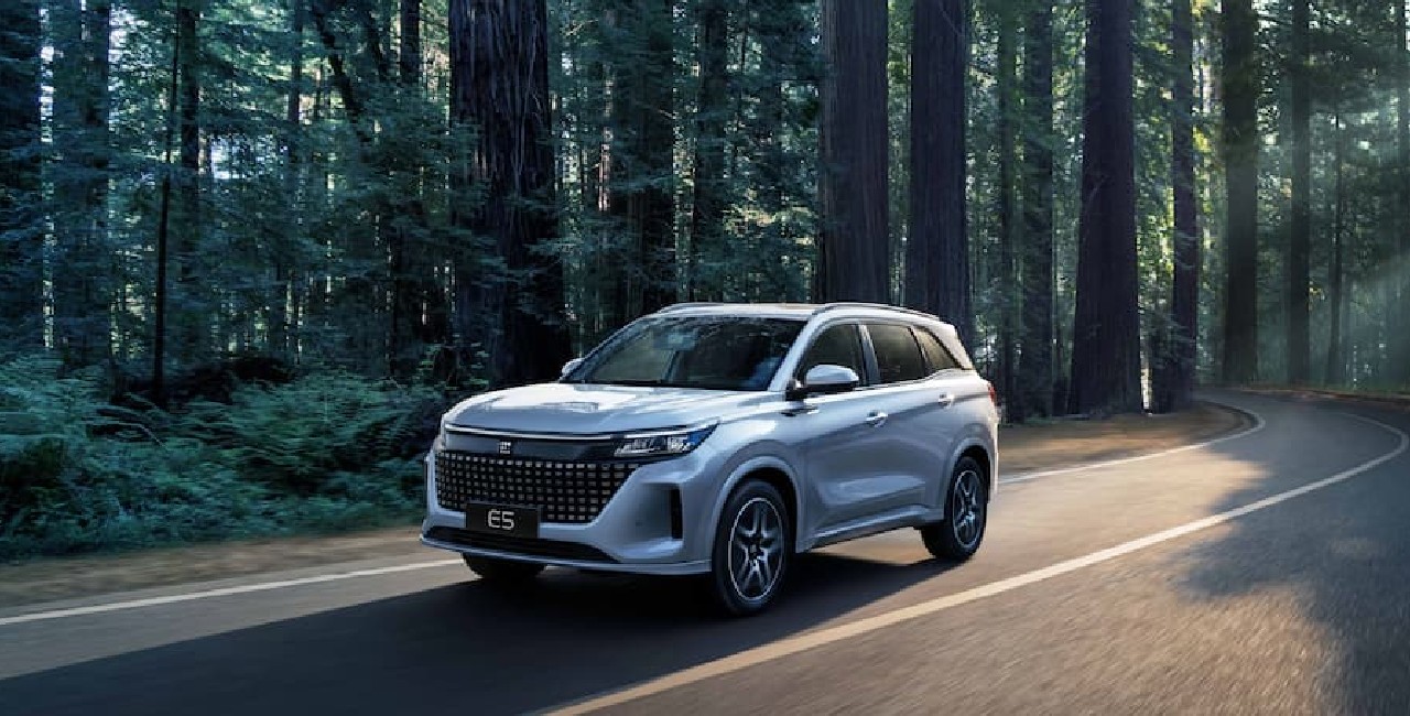 ¿Buscas un SUV con 7 plazas, tecnología avanzada y un precio accesible? El DFSK E5 lo tiene todo.