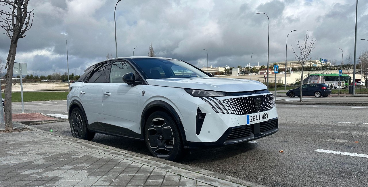 Peugeot E-3008 GT: Análisis Completo y Prueba de Conducción