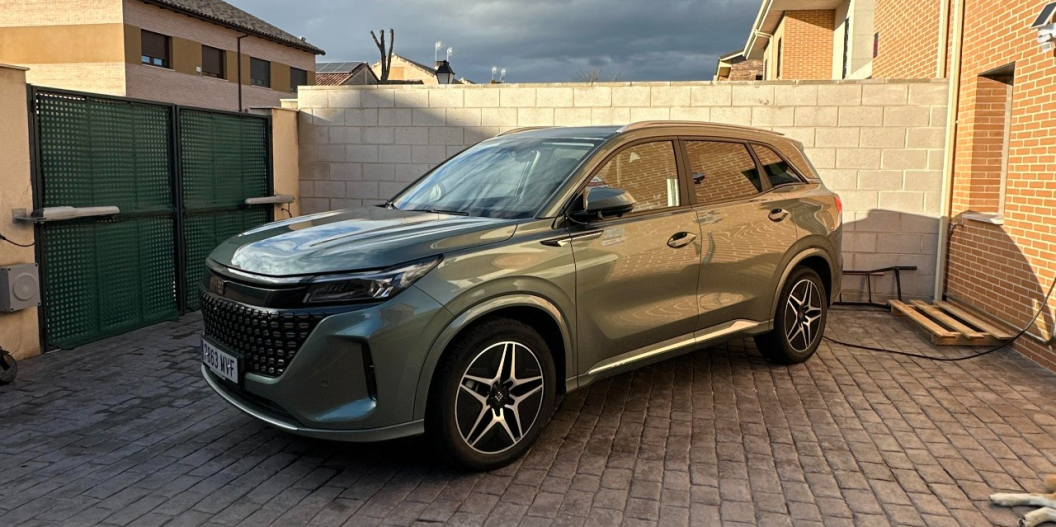 DFSK E5: El SUV Híbrido Enchufable de 7 Plazas más Asequible del Mercado