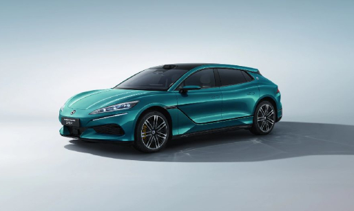 DENZA Z9GT EV: el eléctrico chino de 1.156 CV que quiere poner contra las cuerdas a Porsche, Mercedes y Audi